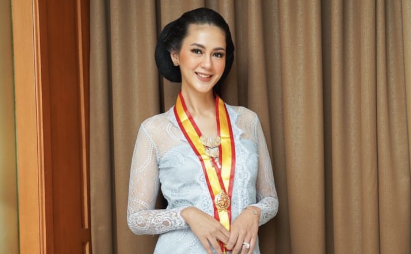 artis cantik asal semarang